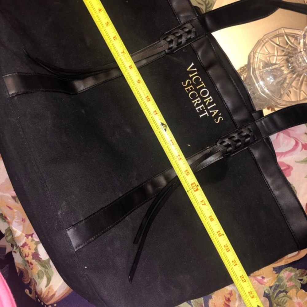 🖤 VS Large Black Tote 🖤 - Picture 6 of 8